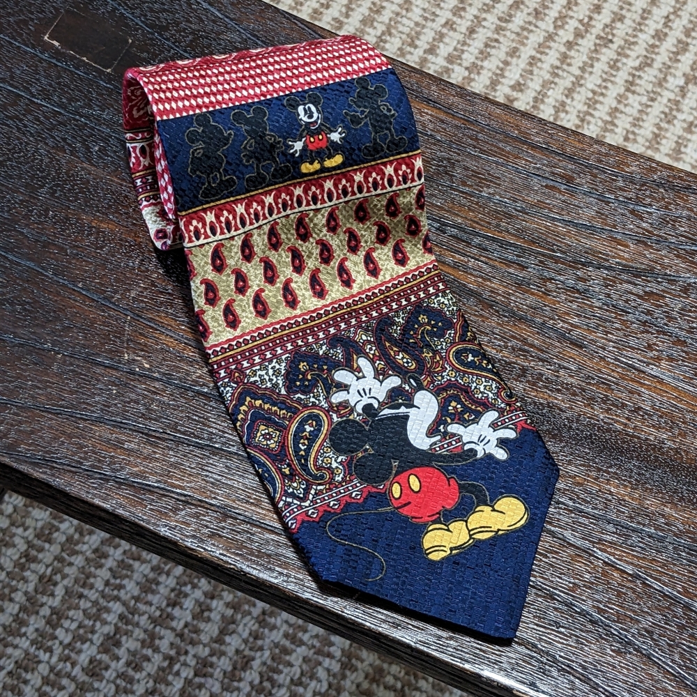**Buy 2 get 3** Disney Mickey & Co Silk Tie | 100% Silk | Made in Canada - Picture 3 of 7